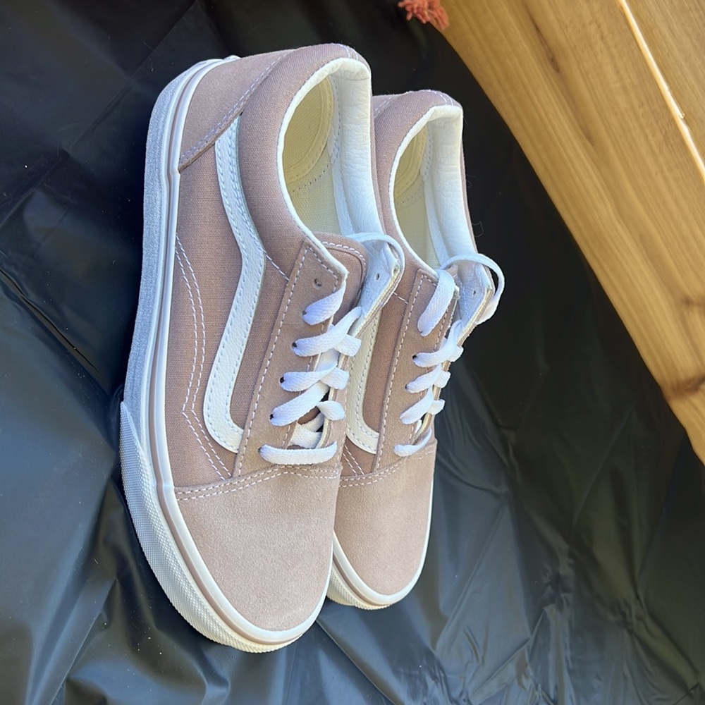 VANS - Picture 2 of 5